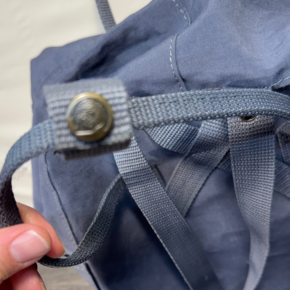 FJALL RAVEN Kånken Classic Navy / gray Backpack - Picture 5 of 6